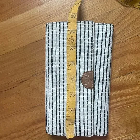 Fossil Sydney Flip Clutch Black Stripe Wallet Minimalist Preppy Leather - Picture 3 of 7